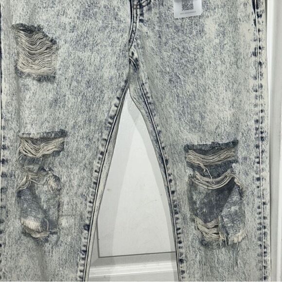 Hidden Jeans Acid Wash Distressed
Jeans(Size 29) - Picture 5 of 5